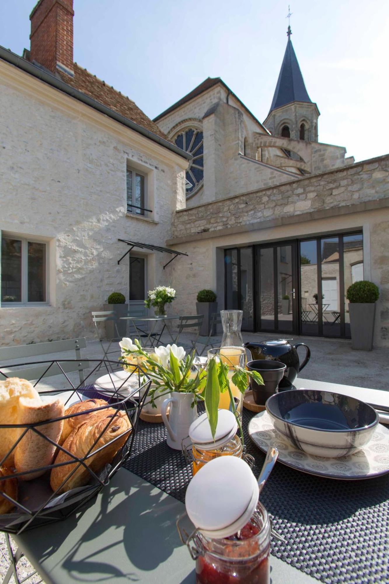 Le Presbytere De Thiverval Экстерьер фото